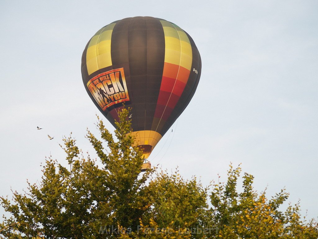Heissluftballon im vorbei fahren  P14.JPG